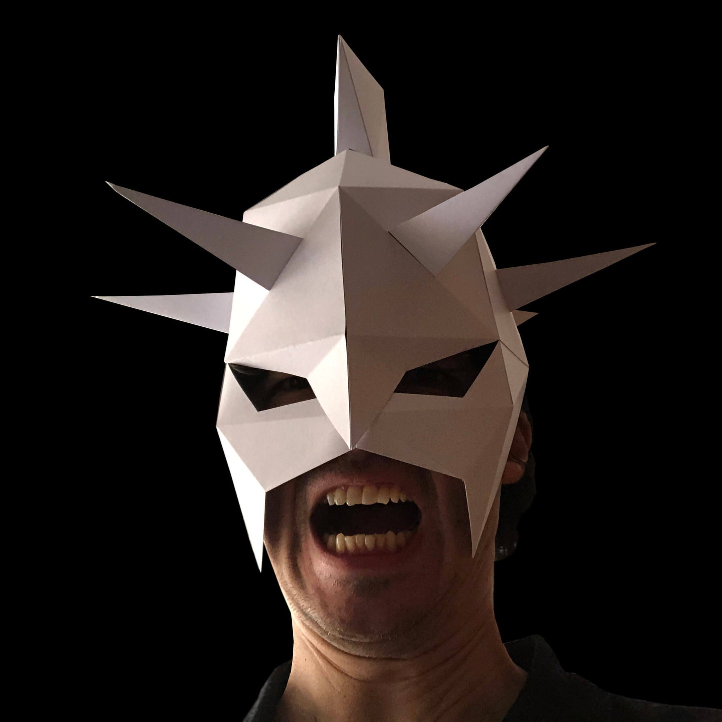 Gladiator helmet Low Poly made out of paper