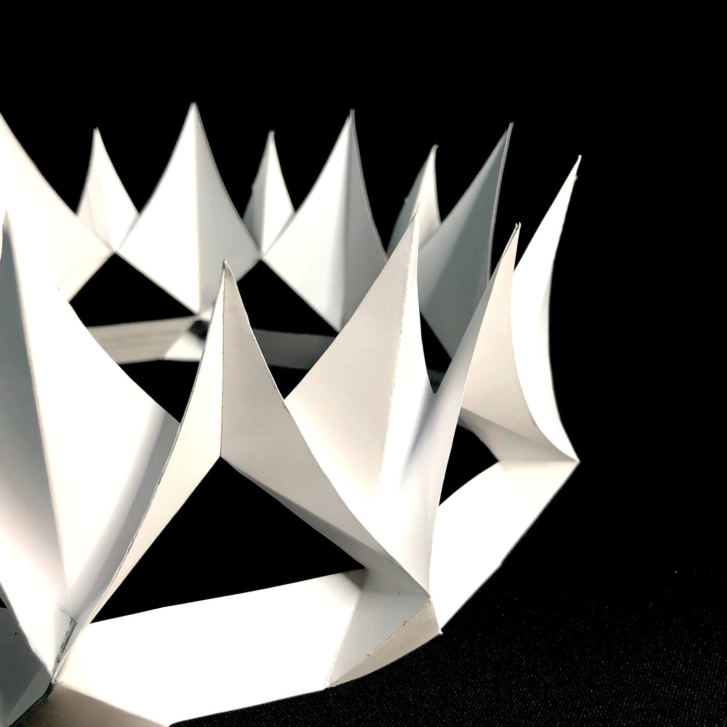 WITCH CROWN detail - Lucas Papel Tijera