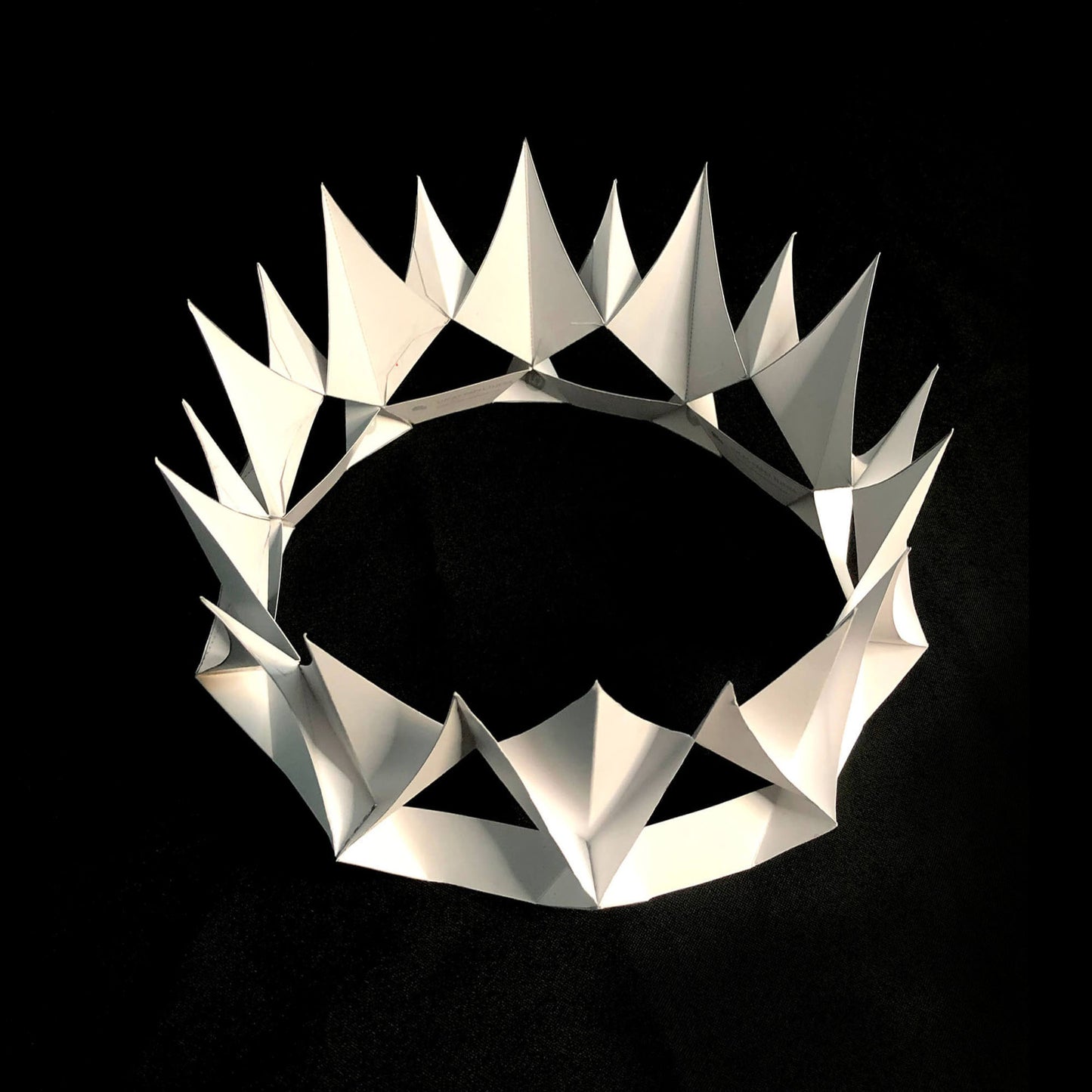 WITCH CROWN - Lucas Papel Tijera